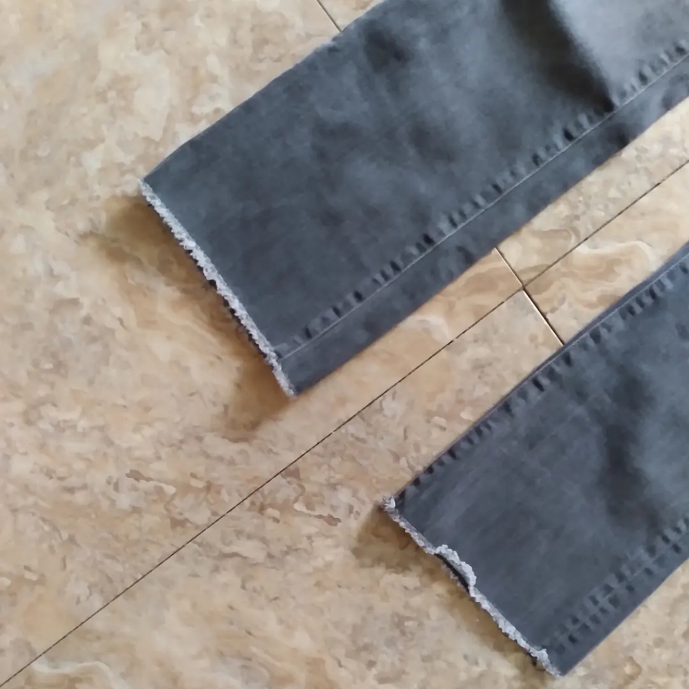 Free People frayed hem cropped jeans, size 27 - Picture 3 of 6